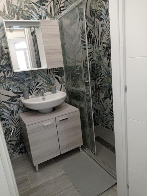 Iris Apartment, Comfort E Stile Nel Cuore Di Bisceglie Exterior photo